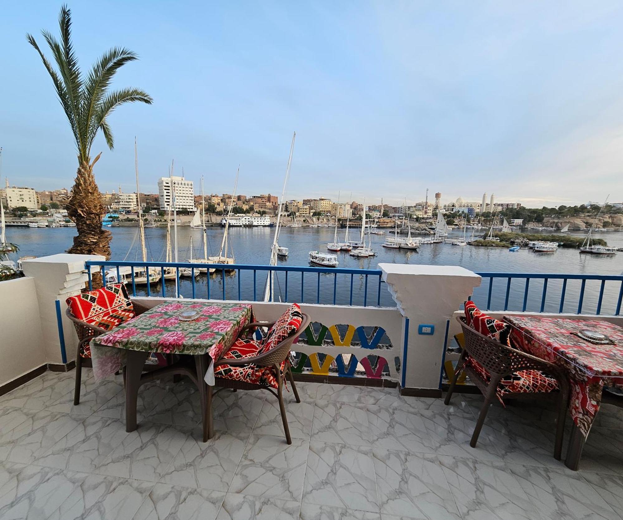 Отель La Terrace Асуан Экстерьер фото